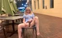 Public Paulina: 公共のPaulinaストリップ裸とレストランで外で自慰行為