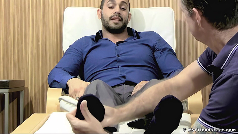 My friends feet: Orion objeví erotickou blaženost z toho, že jeho nohy jsou uctívány