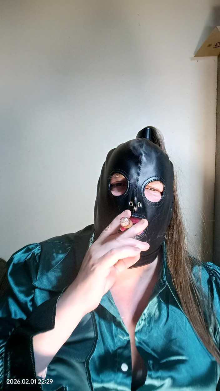 Stephanie-Nicole-TV: Vlog février 2026, BBW TV fume et discute de l’année jusqu’à...