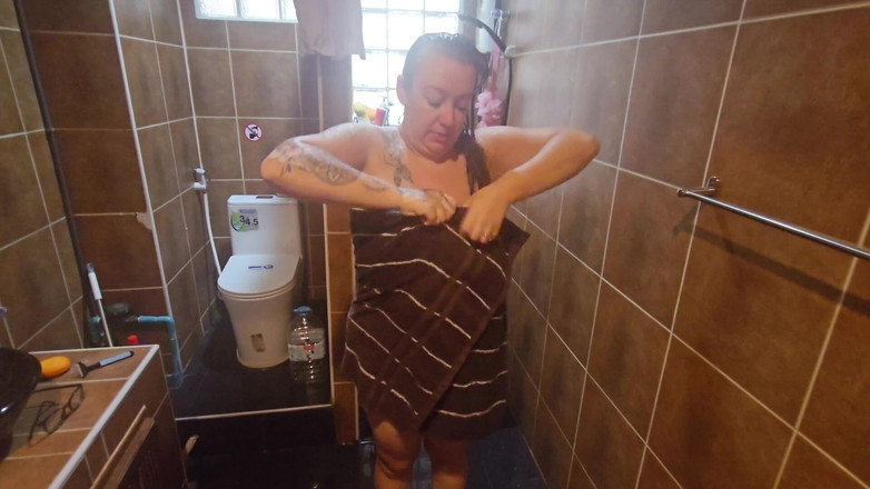 Jimbob Star Straight: Jade si fa una sexy doccia insaponata e rasatura