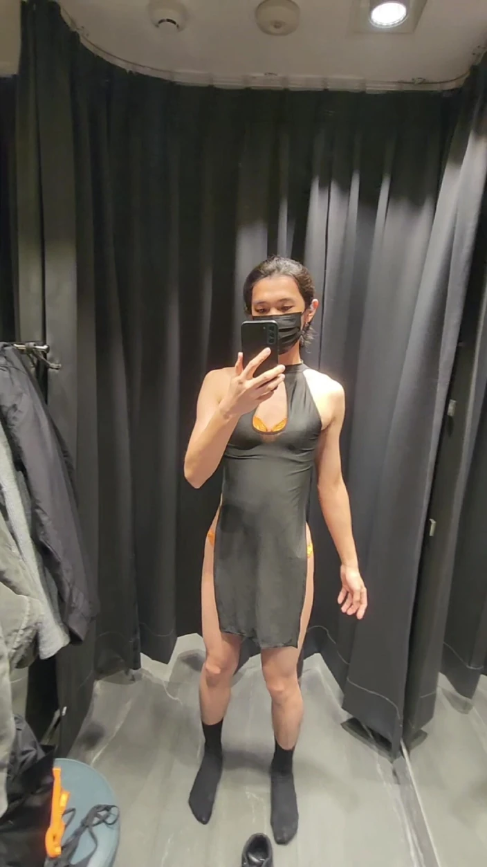 Notafuta Gina's Place: Fitting Room Exhibitionist