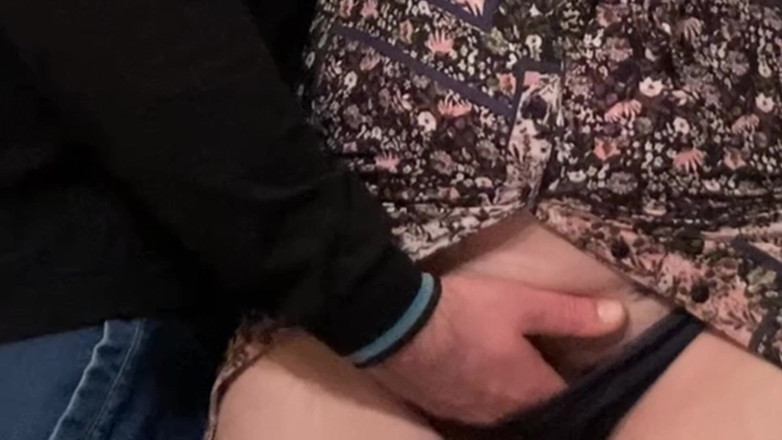 Niki studio: Sexy MILF Gets Her Clit Rubbing in a Subway