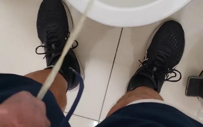 BBIG: Piss After Gym!