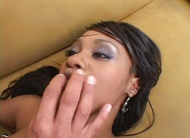 Black Jass: Atemberaubendes schokoladen-schätzchen liebt es, weißen kerl zu ficken