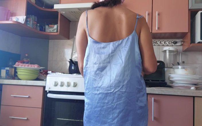 Amateur_MS: Người phụ nữ có lông gợi cảm trong nhà bếp