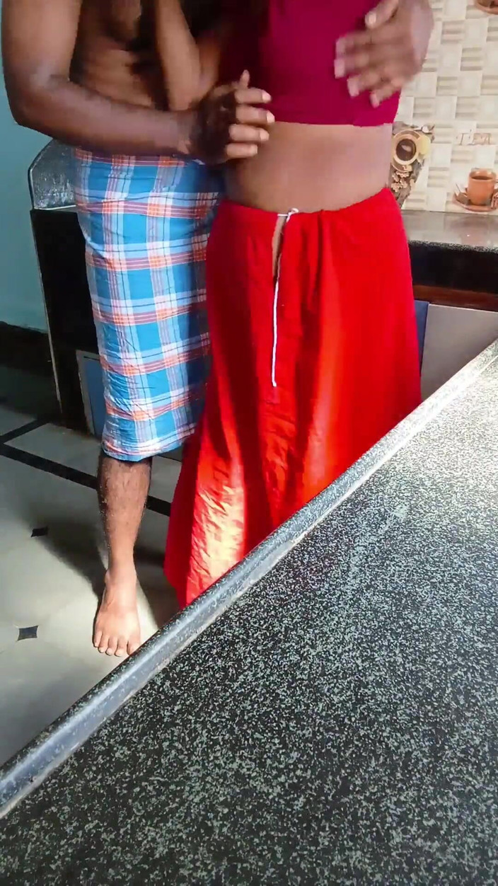 Desi palace: 印度家庭主妇在厨房里被狠操