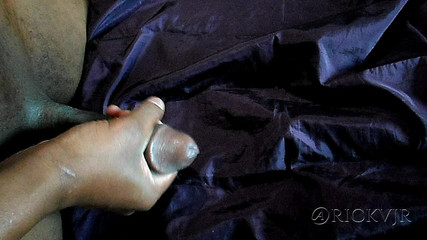 Rickvjr: Melancap di Meja Pejabat 'Air Mani Basah Sperma'