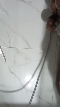 Sucking a Big Dick in the Shower, I Got Really Excited and Asked Him to Fuck Me.
