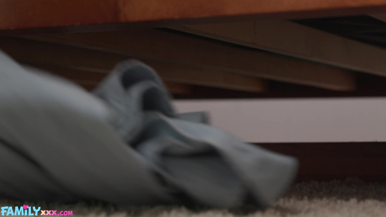 FamilyXXX: Lily Starfire ma głęboki ciemny sekret