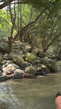 Tôi có một cuộc đụ khó khăn với một người đàn ông Latinh trẻ tuổi vô danh ngoài trời sau khi nhìn thấy tôi khỏa thân trên sông