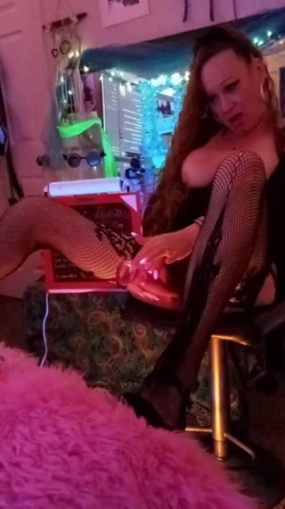 Kittys lounge: Kitty uwielbia tryskać na żywo
