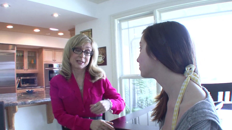 Stepmom Seduction: นมโชว์สาวMILFสุดเงี่ยนสอนลูกสาวเลียหี