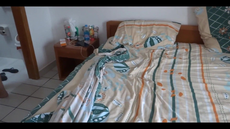 Ardientes69: Nevlastní syn mě nahrává na pláži, zatímco močím a odpočívám,...