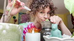 VibeWithMommy: Pěkná hippie dívka