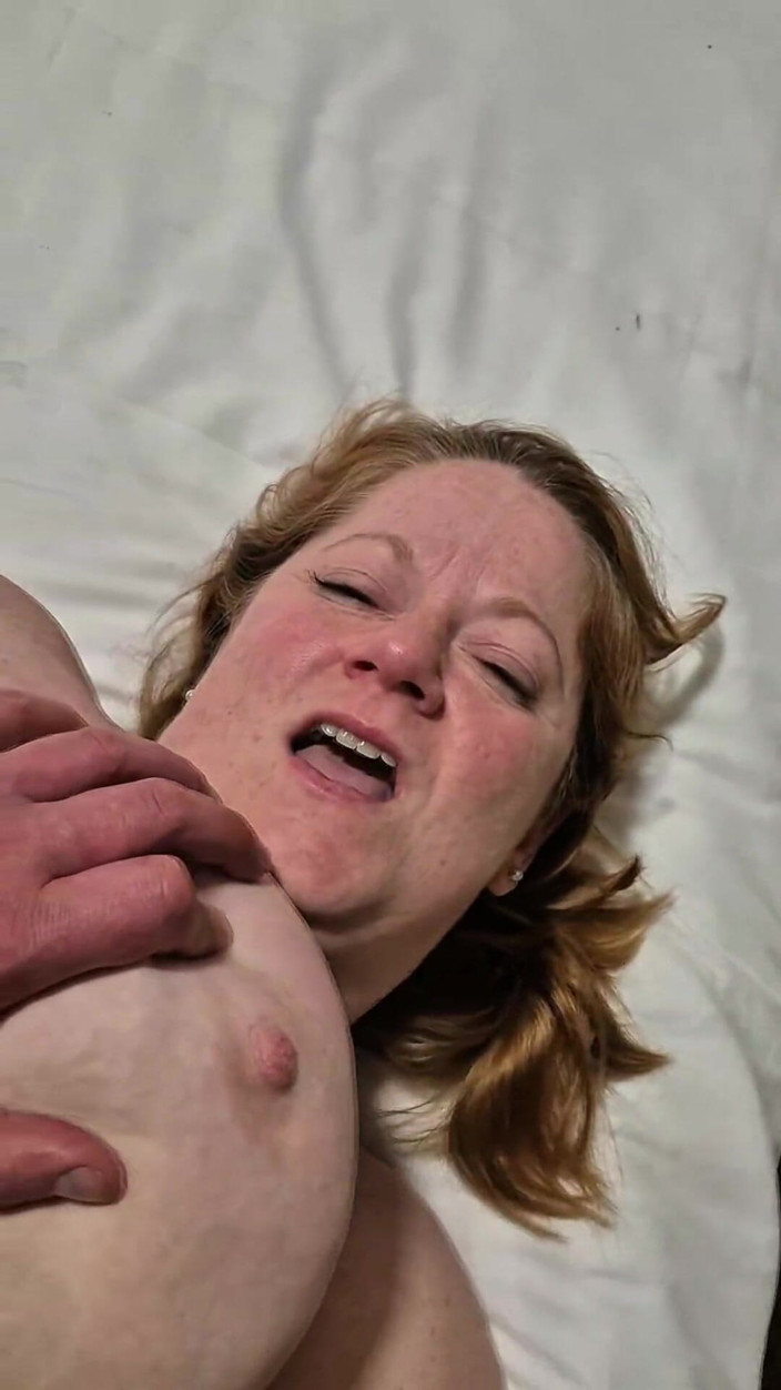 Lola38g: Lulu dağınık prezervatifsiz anal seks yapıyor