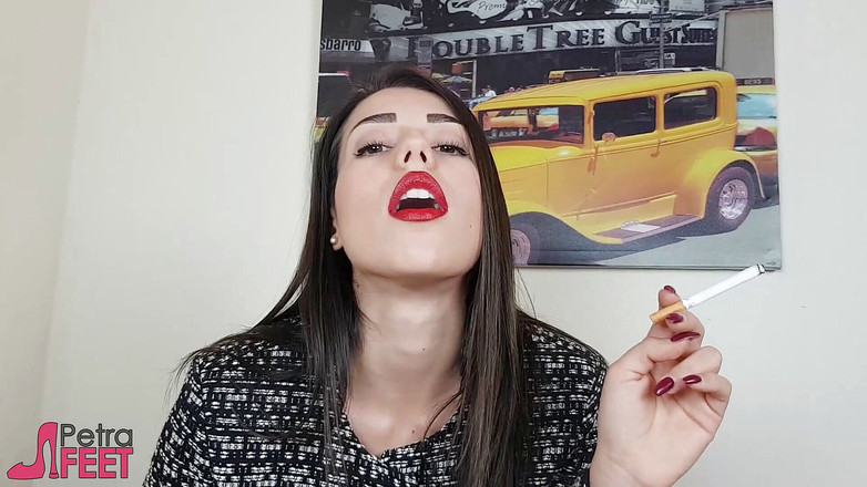 Smokin Fetish: Italská kráska miluje kouření doutníků