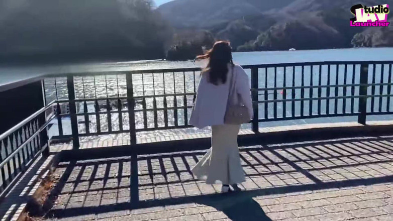 Studio JAV Launcher: Polibek kdekoli – měkká líbající kráska promění celý den v hraní...