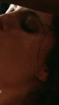 Jessica Fiorentino leva um bbc em sua buceta peluda e seu cu