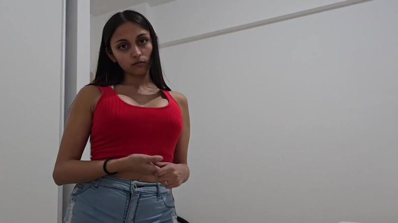LoverDevilx: Adik tiri semok ini pengen banget nyepong kontolku