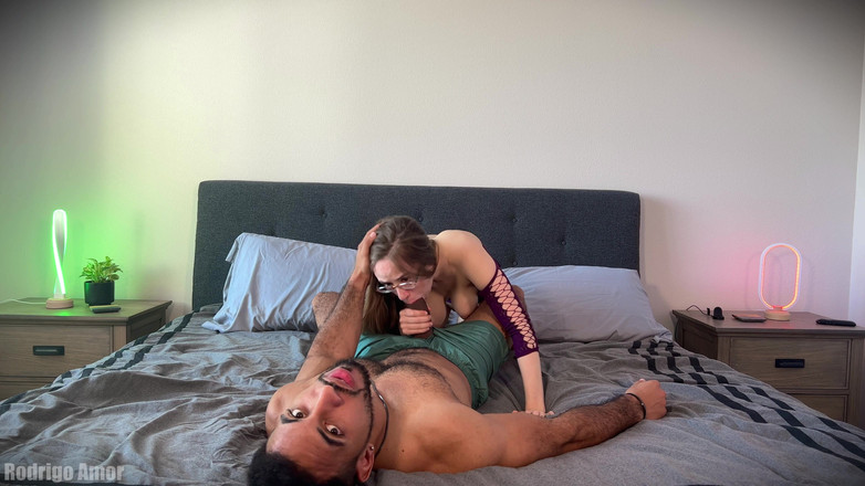 Rodrigo Amor: Une beauté aux seins naturels se fait baiser - Jackie Hoff