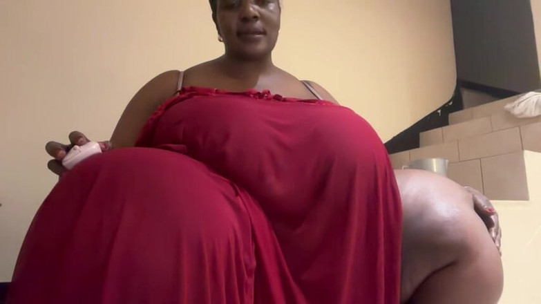 Legendary Booty Overdose: Ss iri güzel kadın oyuncu oluyor