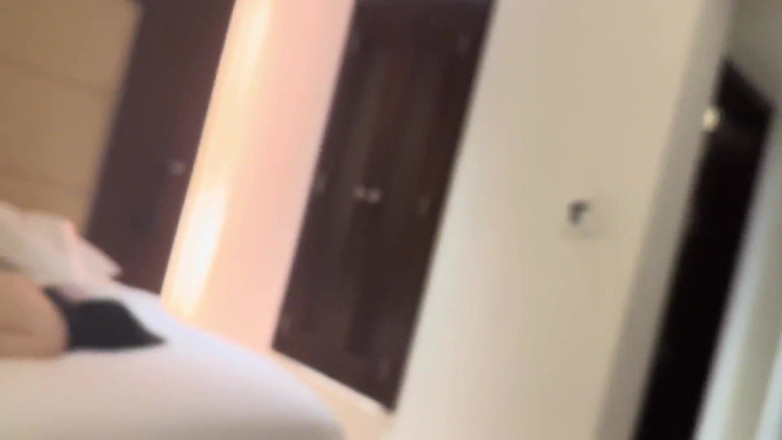 SquishMallow3328: Knulla mitt kinesiska Tinder -datum i ett hotellrum på semester i...