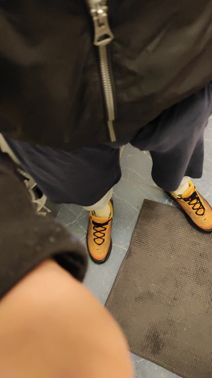 SmokedAlloy2: Dirtyjunkbro в туалете, полная писсера, вонючих носков и мокрой спортивной обуви