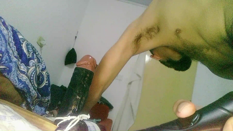 Virtual ToyBoy: Pamer nakal berbulu