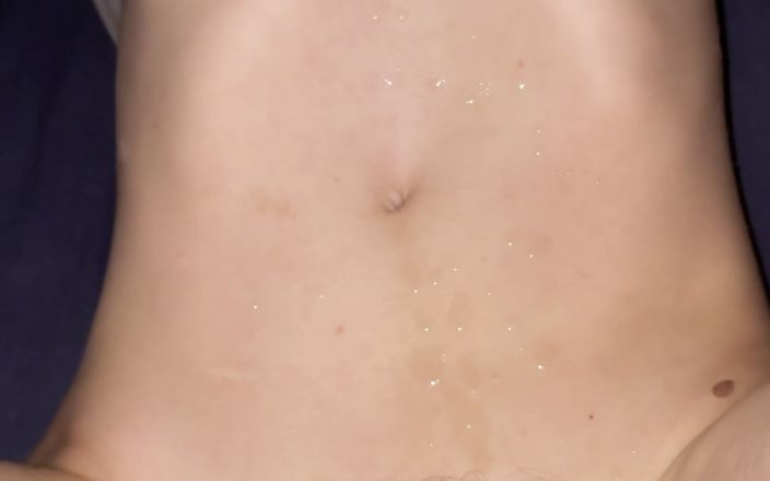 FoxMaidenPanties: Sborrata veloce sul cespuglio di una figa pelosa alla missionaria