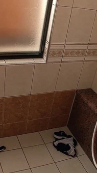 Thresssome šukání se dvěma vysokoškolskými asijskými hubenými teenagerkami a chlupatými kundičkami