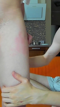 Perché Alex non mi fa mordergli la gamba?