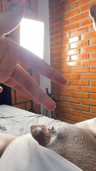 S House ve o beni yalnız bıraktı; Mastürbasyon yapmak ve yatağı tamamen sıvılarımla sırılsıklam bırakmak istedim, hehehe
