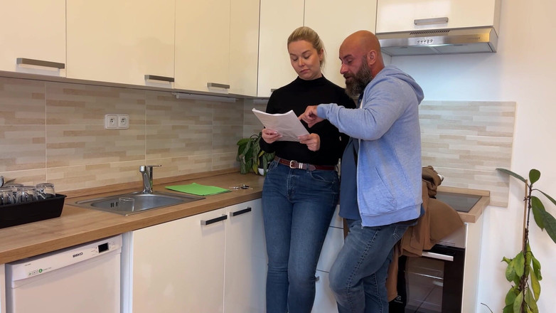 Amateur Homemade Porn: Грудастого агента з нерухомості жорстко відтрахав клієнт з великим членом