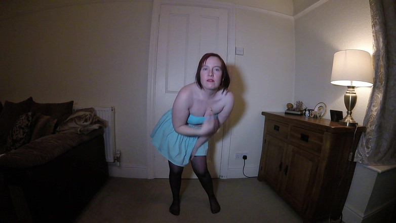 Littlevixen: Moglie balla in minigonna e tubo delle tette