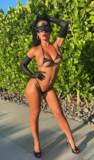 Miss Lexa: 优雅但放荡