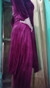 India transgénero gaurisissy con aspecto sexy en pink salwar kurta lucy como una puta ama de casa