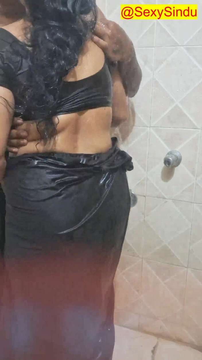 Sexy sindu: 사리에서 목욕하는 인도 마누라 밀프