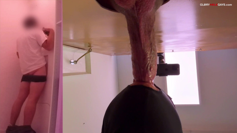 GLORYHOLEGAYS: Pria muda berusia awal 30-an menguji gloryhole untuk pertama kalinya