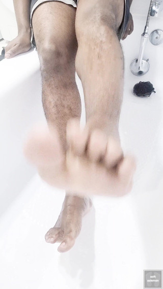 Soft Soleman: Sabun Tapak Saya Dengan Tukang Pancuran Mandi (2025)