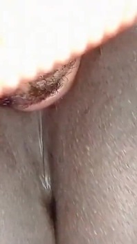 La moglie tamil ha tradito con l'amico intimo di suo marito, lecca e scopa così bene