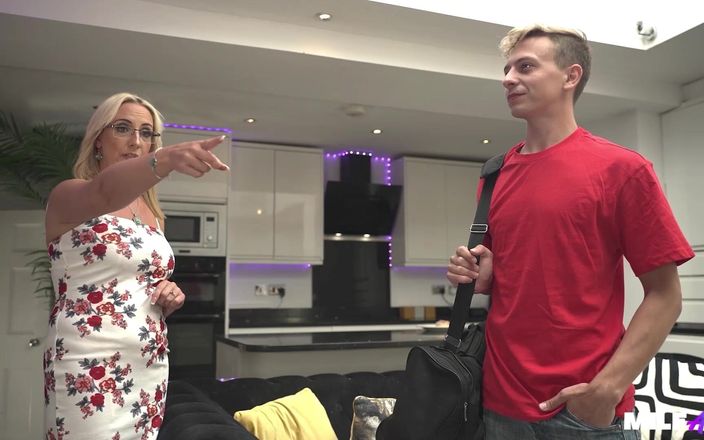 Milf AF: Airbnb'de bir gece: ateşli orta yaşlı seksi kadın keira rose