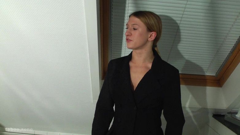 PeeFetish: Băiat sclav pedepsit dur pentru pișare!