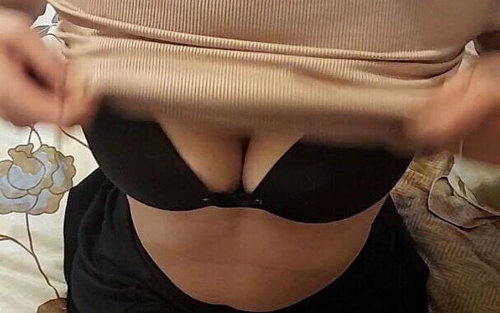 Audrey: Stiefmoeder gebruikt haar sexy blanke kont om je te laten...