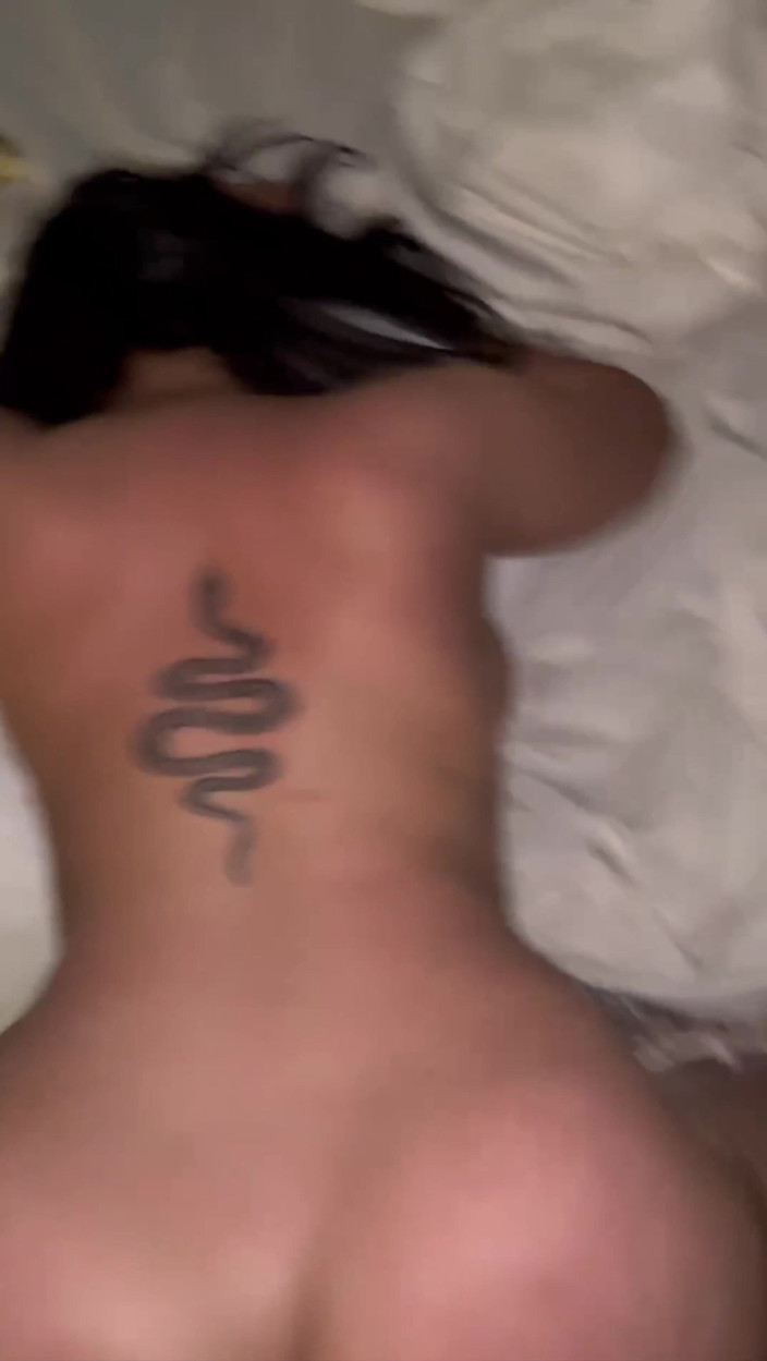 Tatto womane: Palle BDSM che scopano forte con gemiti forti