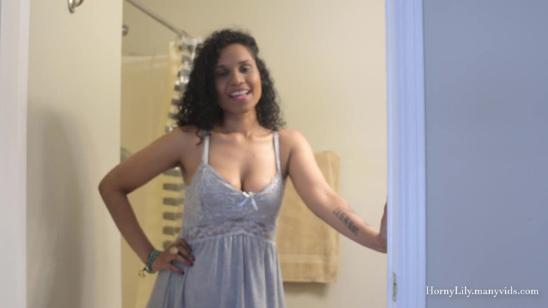 Horny Lily: Une MILF indienne fait un coaching masturbatoire en hindi