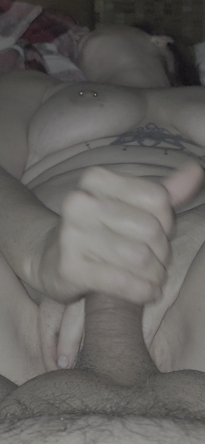 2nakedneighbors: La baby-sitter voulait une bite pour payer