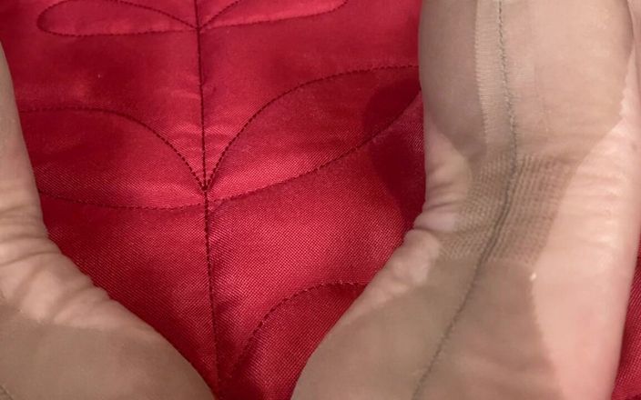 Mr MF: Mme mature pieds gros seins et semelles