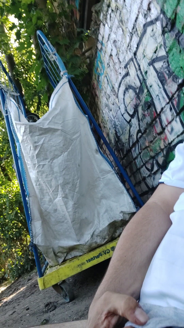 SmokedAlloy2: Draußen ein ort, um ein sperma in mes Dj-bro zu...