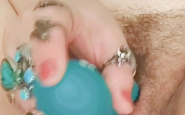 BirdBabe8298Official: Kurvige MILF squirtet!