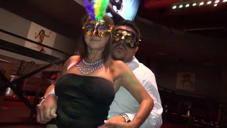 Dirty Dating Live: Quente putas-maduras-MILFs-Part2 - É hora da orgia!